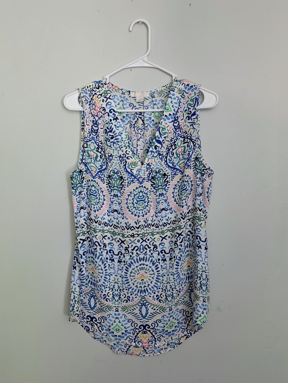 Finn & Grace Sleeveless Printed V-Neck Blouse